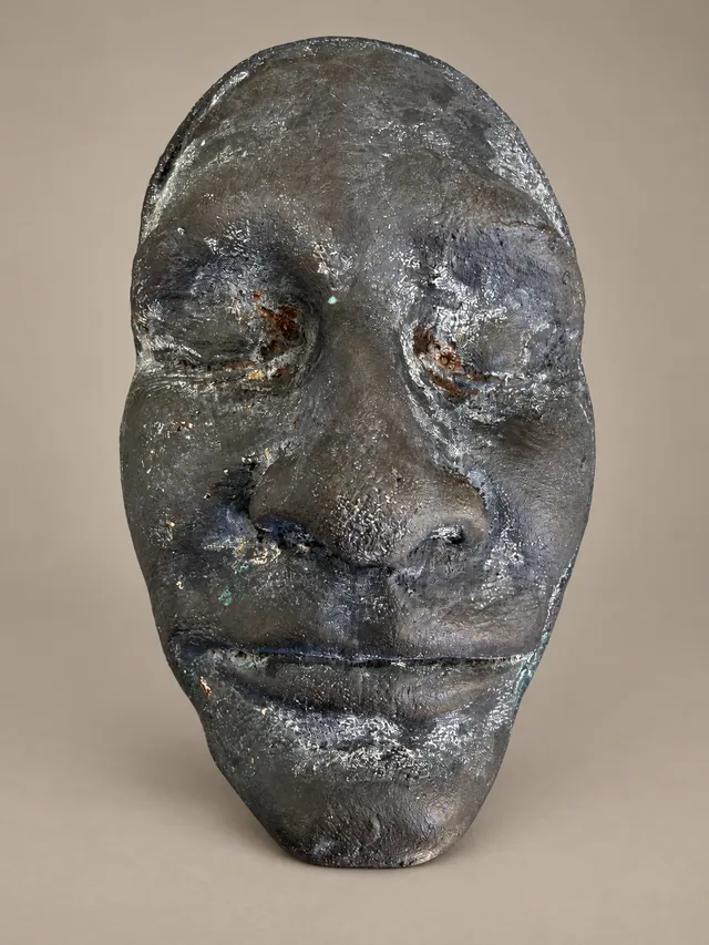 Dark face mask